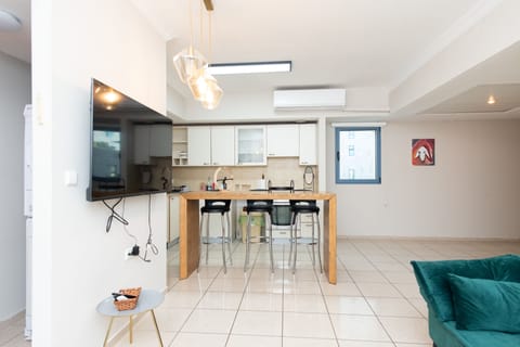 Classic Apartment | Living area | 50-inch flat-screen TV with cable channels, TV