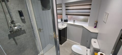 Classic Room, 1 Bedroom, Ensuite, City View (Ground Floor Room ) | Bathroom