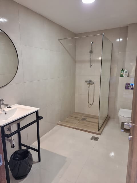 Shower, hair dryer, bathrobes, towels