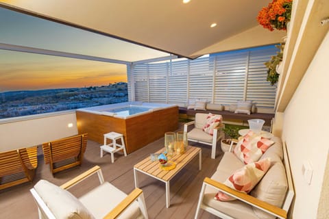 Deluxe Apartment | Terrace/patio