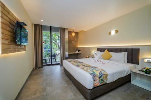 Premium Room | 1 bedroom, minibar, desk, laptop workspace