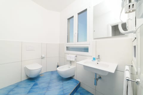 Deluxe Room, 1 Queen Bed, Balcony, Sea Facing | Bathroom | Rainfall showerhead, hair dryer, slippers, bidet