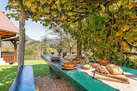 Family House, 3 Bedrooms, 2 Bathrooms (Kunstek Farmhouse With Sauna) | Outdoor dining