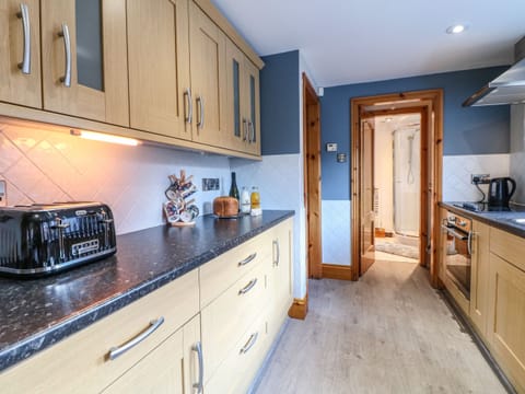 Fridge, dishwasher, electric kettle, toaster