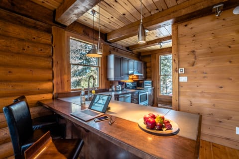 Chalet, 4 Bedrooms | Private kitchen | Full-size fridge, microwave, stovetop, dishwasher