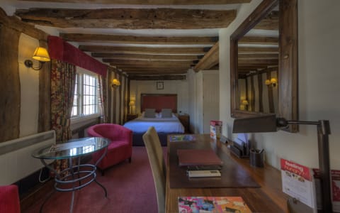 Desk, blackout drapes, free WiFi, bed sheets