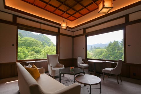 Annex Suite Room, Non Smoking | Desk, cribs/infant beds, free WiFi, bed sheets