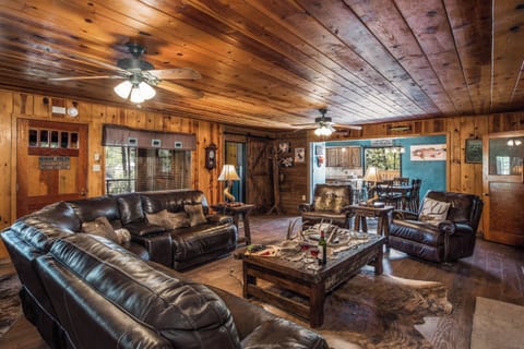 Studio (3 Bedrooms) | Property amenity