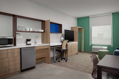 Suite, 1 Bedroom | Private kitchen