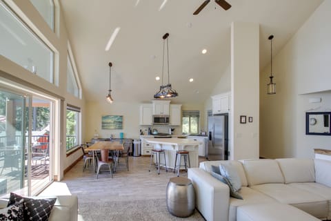 House (5 Bedrooms) | Interior