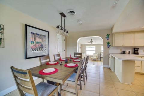 House (5 Bedrooms) | Interior