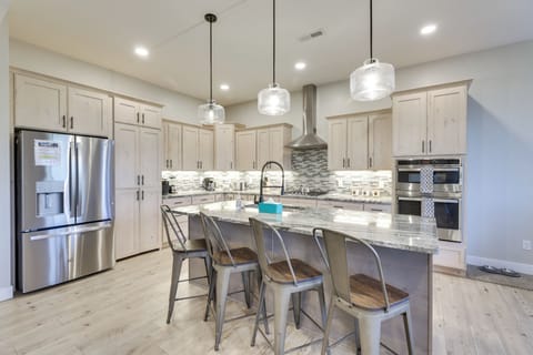 House (4 Bedrooms) | Front of property