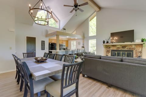 House (5 Bedrooms) | Interior