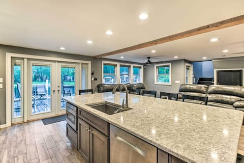 House (5 Bedrooms) | Interior