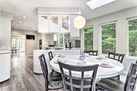 House (5 Bedrooms) | Interior