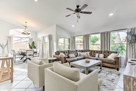 House (6 Bedrooms) | Interior