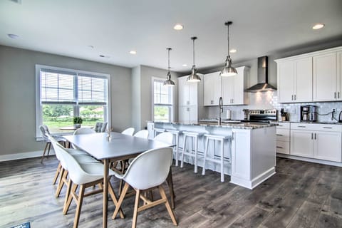 House (5 Bedrooms) | Interior