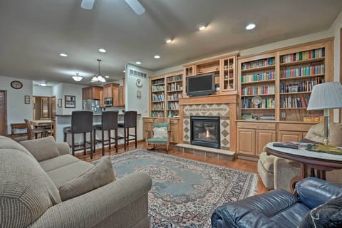 House (5 Bedrooms) | Interior