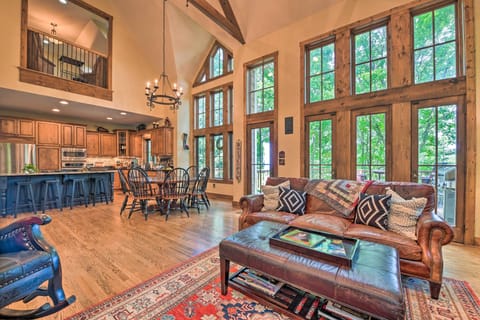 House (5 Bedrooms) | Interior