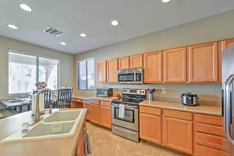 House (5 Bedrooms) | Interior