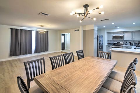 House (5 Bedrooms) | Interior