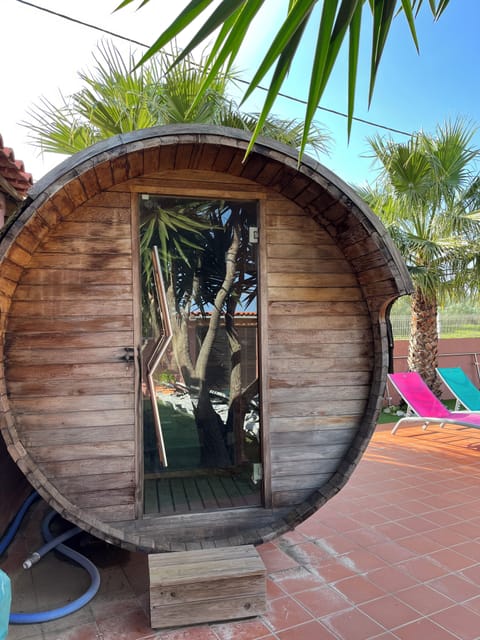Sauna, hot tub, steam room