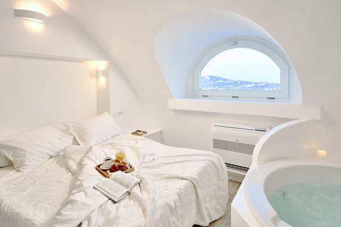 Superior Apartment | Split Level with Indoor & Outdoor Hot Tub and Caldera View | In-room safe, desk, soundproofing, iron/ironing board