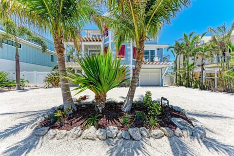 House, 4 Bedrooms | Property grounds