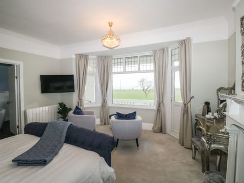 5 bedrooms, individually decorated, individually furnished, free WiFi