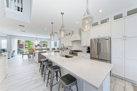 House, 4 Bedrooms | Private kitchen | Fridge, oven, coffee/tea maker, toaster