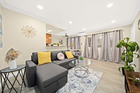 Comfort Apartment | Living room