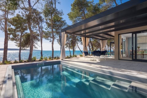 Amber Sea Luxury Holiday Home with pool | Terrace/patio