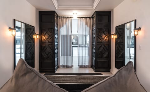 Suite | In-room safe, soundproofing, free WiFi, bed sheets