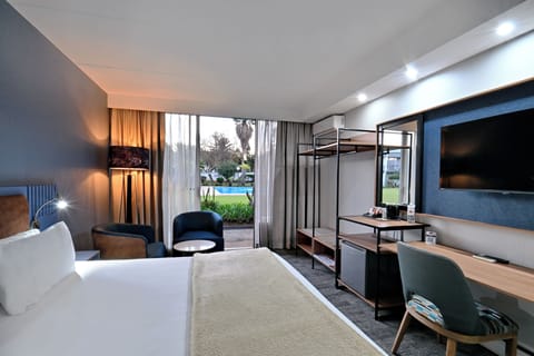 Executive Suite | Individually decorated, individually furnished, desk, laptop workspace