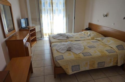 Laptop workspace, soundproofing, iron/ironing board, free WiFi