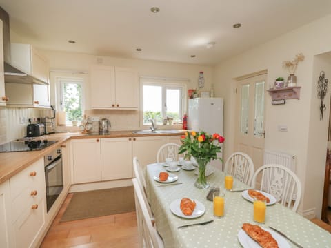 Fridge, electric kettle, toaster, cookware/dishes/utensils