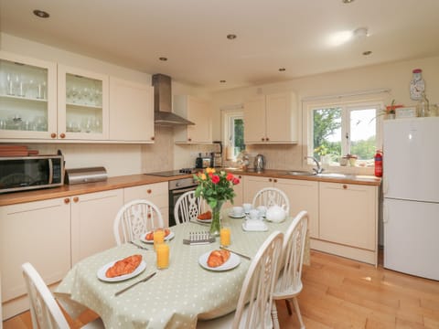 Fridge, electric kettle, toaster, cookware/dishes/utensils