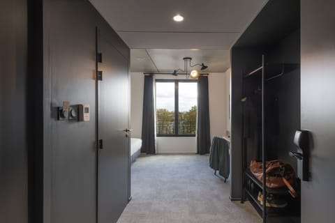 Luxury Room | Desk, laptop workspace, soundproofing, free WiFi