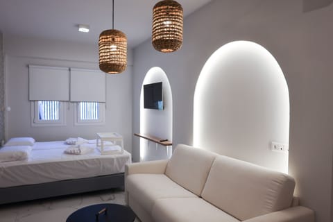 Deluxe Twin Room | In-room safe, blackout drapes, soundproofing, iron/ironing board