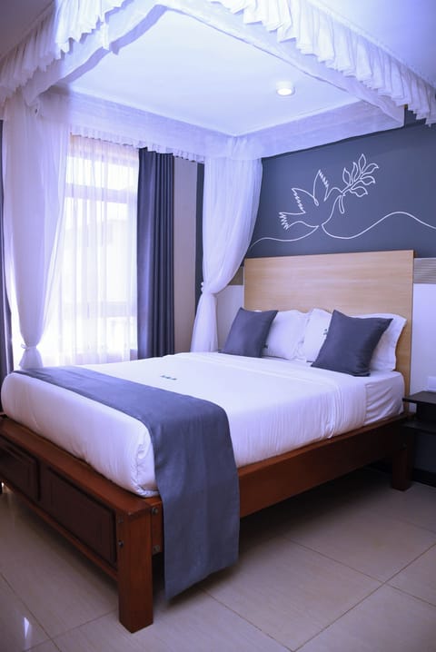 Standard Room | Desk, laptop workspace, soundproofing, free WiFi