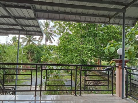 Basic Room, 1 King Bed | Terrace/patio