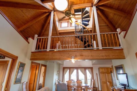 Deluxe Penthouse, Marina View | Living area | 32-inch flat-screen TV with satellite channels