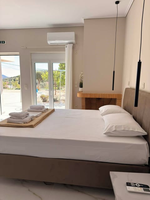 Deluxe Double Room | Blackout drapes, soundproofing, iron/ironing board, free WiFi