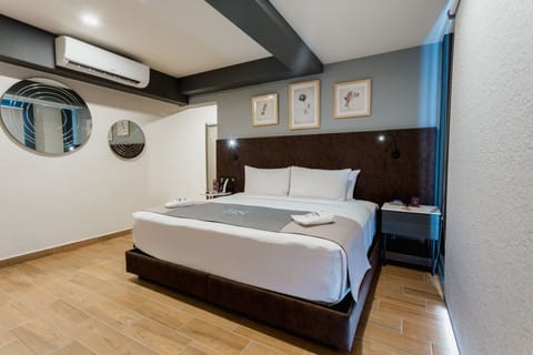 Family Villa, 4 Bedrooms | 4 bedrooms, soundproofing, iron/ironing board, free WiFi