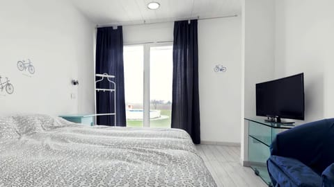 Exclusive Room | Desk, free WiFi, bed sheets