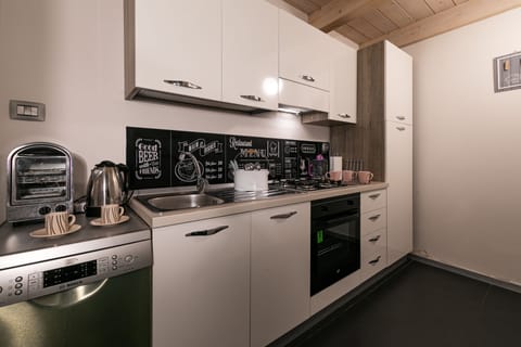 Design Condo | Private kitchen | Shared fridge, microwave, reusable coffee/tea filters