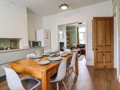 Fridge, dishwasher, electric kettle, toaster