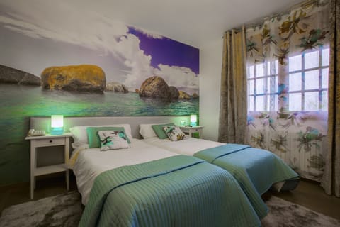 Twin Room | Individually decorated, individually furnished, desk, blackout drapes