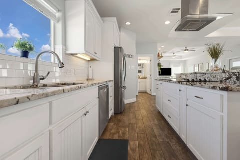 House, Multiple Beds, Patio, Ocean View (The Reserve At Park Place) | Private kitchen | Coffee/tea maker, fridge, microwave, oven