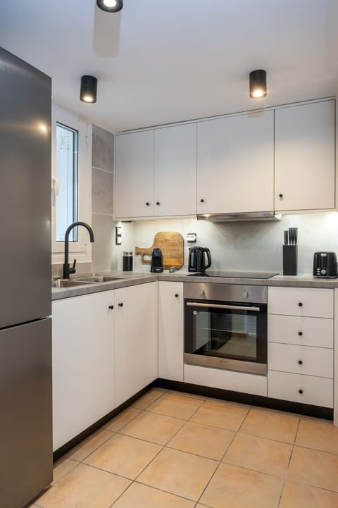 Villa | Private kitchen | Fridge, oven, stovetop, electric kettle